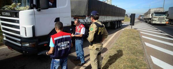 Polícia Rodoviária Federal (PRF) patrulha estrada em Minas Gerais (arquivo) - Sputnik Brasil