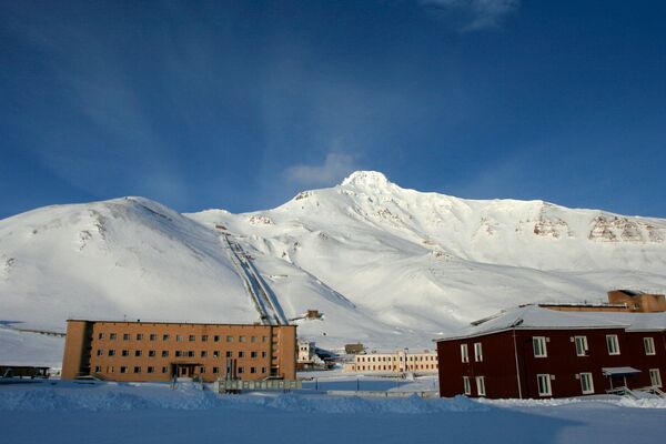 O povoado abandonado Piramida na ilha de Spitsbergen Ocidental do arquipélago de Svalbard, localizado entre os mares da Noruega e de Barents - Sputnik Brasil