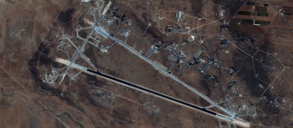 Base aérea de Shayrat vista em 7 de outubro de 2016 por um satélite dos EUA - Sputnik Brasil