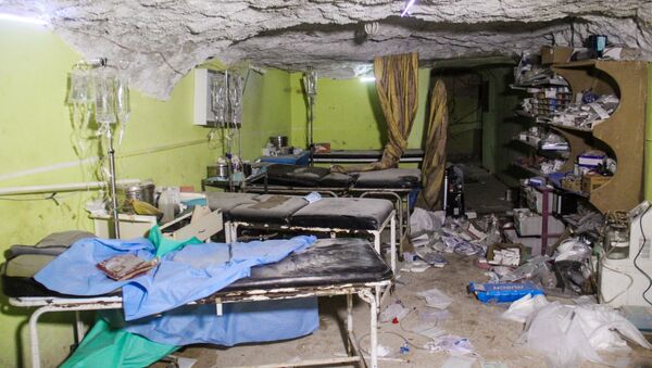 Destruições em um hospital na cidade de Khan Sheikhun no noroeste da província síria de Idlib, após o ataque químico em 4 de abril de 2107 - Sputnik Brasil