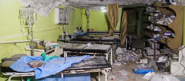 Destruições em um hospital na cidade de Khan Sheikhun no noroeste da província síria de Idlib, após o ataque químico em 4 de abril de 2107 - Sputnik Brasil