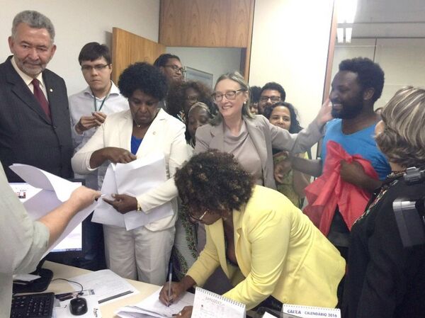Deputadas do PT e Organizações Quilombolas e de de direitos de negros e negras em representação na PGR contra o deputado Bolsonaro Deputadas do PT e Organizações Quilombolas e de de direitos de negros e negras em representação na PGR contra o deputado Bolsonaro - Sputnik Brasil