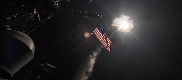 Ataque com mísseis dos EUA contra base aérea na Síria - Sputnik Brasil