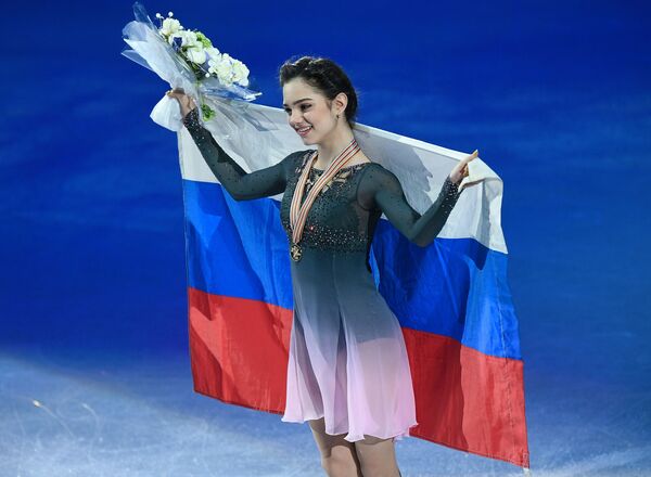Yevgenia Medvedeva no campeonato mundial de patinação artística no gelo em Helsinque - Sputnik Brasil