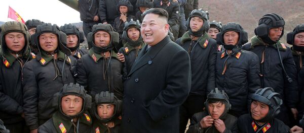 Líder norte-coreano Kim Jong-un com destacamento tanquista do exército da Coreia do Norte - Sputnik Brasil