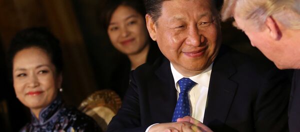Presidente chines, Xi Jinping, durante encontro com Donald Trump na Fórida, 6 de avril de 2017 - Sputnik Brasil