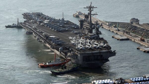 O porta-aviões norte-americano USS Carl Vinson chega para um exercício militar conjunto anual chamado Foal Eagle entre a Coreia do Sul e os EUA, no porto de Busan, Coreia do Sul, 15 de março de 2017. - Sputnik Brasil