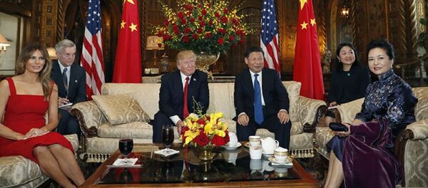 Encontro entre o presidente dos EUA, Donald Trump, e o líder da China, Xi Jinping em Mar-a-Lago, Palm Beach, Flórida, 6 de abril de 2017 Encontro entre o presidente dos EUA, Donald Trump, e o líder da China, Xi Jinping em Mar-a-Lago, Palm Beach, Flórida, 6 de abril de 2017 - Sputnik Brasil