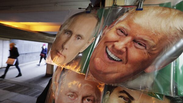 In this Monday, Feb. 20, 2017 photo face masks depicting Russian President Vladimir Putin and US President Donald Trump hang on sale at a souvenir street shop in St.Petersburg, Russia - Sputnik Brasil