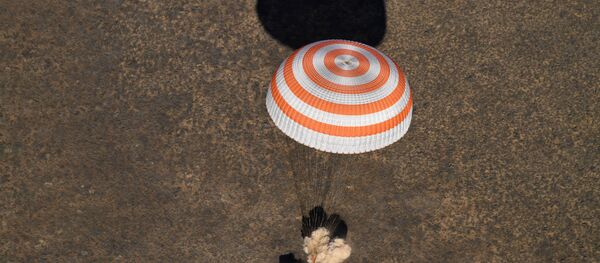 Cápsula com Kimbrough, Ryzhikov e Borisenko aterrissa no Cazaquistão - Sputnik Brasil