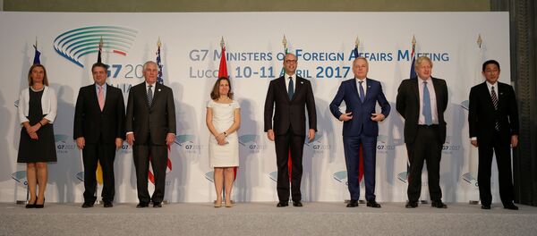 Foto coletiva dos chanceleres dos países do G7 durante uma reunião na cidade italiana de Lucca, em 11 de abril de 2017 Foto coletiva dos chanceleres dos países do G7 durante uma reunião na cidade italiana de Lucca, em 11 de abril de 2017 - Sputnik Brasil