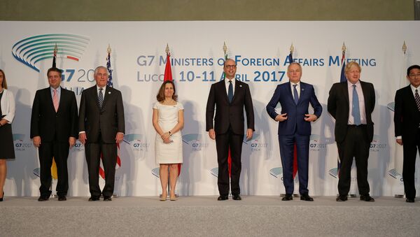 Foto coletiva dos chanceleres dos países do G7 durante uma reunião na cidade italiana de Lucca, em 11 de abril de 2017 - Sputnik Brasil