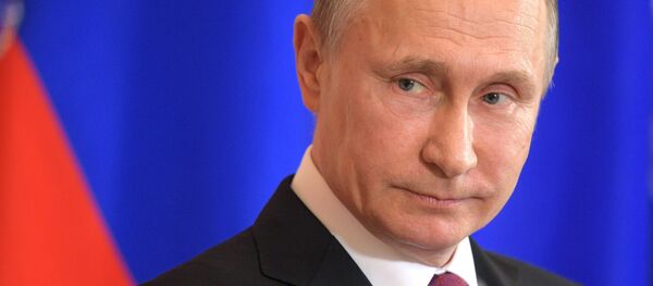 Presidente rússo, Vladimir Putin, duranta coletiva de imprensa conjunta com Sergio Mattarella, presidente da Itália Presidente rússo, Vladimir Putin, duranta coletiva de imprensa conjunta com Sergio Mattarella, presidente da Itália - Sputnik Brasil