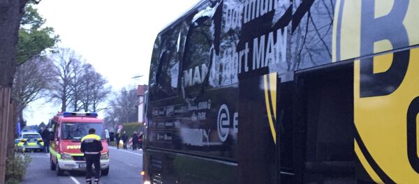 A window of the bus of Borussia Dortmund is damaged after an explosion before the Champions League quarterfinal soccer match against AS Monaco in Dortmund, western Germany, Tuesday, April 11, 2017. - Sputnik Brasil