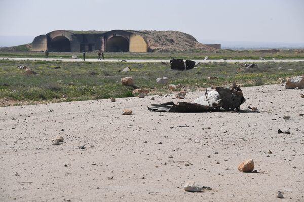 Base aérea de Shayrat, na Síria, após ataque dos EUA - Sputnik Brasil
