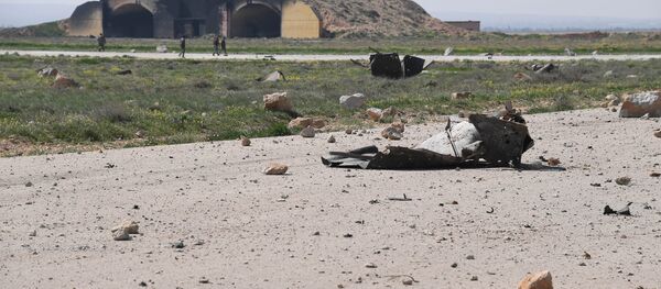 The aftermath of a US missile strike at the Shayrat military field in Syria The aftermath of a US missile strike at the Shayrat military field in Syria - Sputnik Brasil