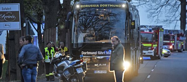 Ônibus do Borussia Dortmund atingido pela explosão, 11 de abril de 2017 - Sputnik Brasil