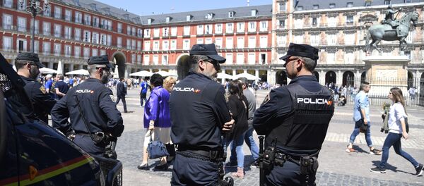 Policiais na Plaza Mayor em Madri, Espanha - Sputnik Brasil