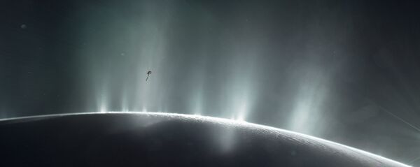 Esta ilustração mostra o mergulho de Cassini através da pluma de Encélado em 2015. As descobertas do mundo oceânico feitas pela Cassini e pelo Hubble ajudarão a informar a exploração futura e a busca mais efetiva de vida além da terra. - Sputnik Brasil