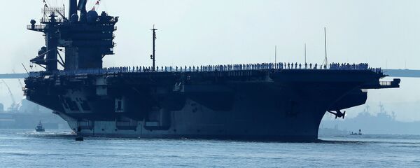 Porta-aviões americano USS Carl Vinson no porto de San Diego, foto de arquivo - Sputnik Brasil
