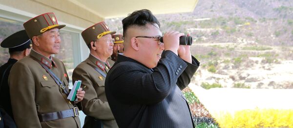 Kim Jong-un, líder norte-coreano observa treinamentos do Exército Popular da Coreia (foto de arquivo) Kim Jong-un, líder norte-coreano observa treinamentos do Exército Popular da Coreia (foto de arquivo) - Sputnik Brasil