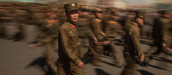 Militares norte-coreanos durante a inauguração da nova área residencial em Pyongyang, 14 de abril de 2017 - Sputnik Brasil