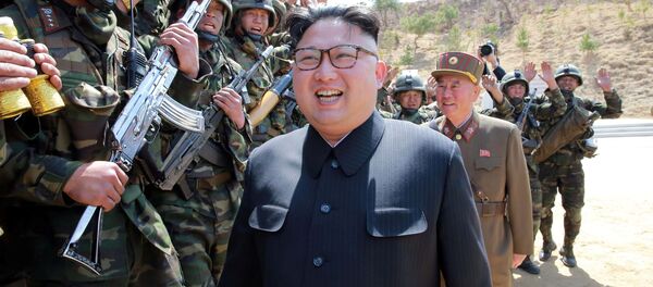 Kim Jong-un, líder norte-coreano, observa treinamentos do Exército Popular da Coreia - Sputnik Brasil