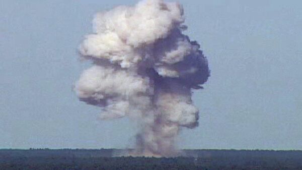 The GBU-43/B, also known as the Massive Ordnance Air Blast, detonates during a test at Elgin Air Force Base, Florida, U.S., November 21, 2003 in this handout photo provided April 13, 2017. - Sputnik Brasil