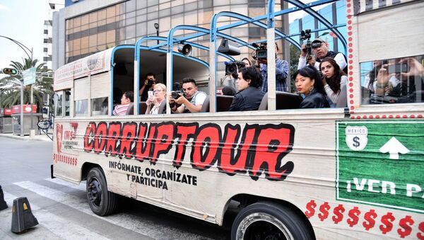 Ônibus do Corruptour - Sputnik Brasil