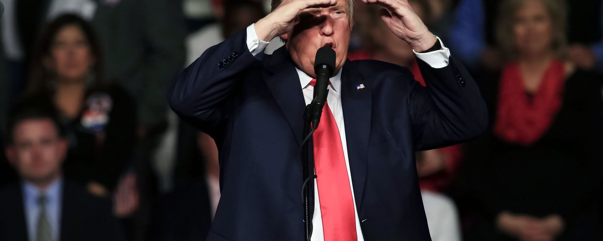 Donald Trump durante um encontro com os eleitores no âmbuto da turnê The USA Thank You Tour (Turnê do Agradecimento pelos EUA) - Sputnik Brasil, 1920, 01.02.2026