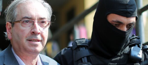 Ex-Presidente da Câmara dos Deputados do Brasil, Eduardo Cunha, chega a Curitiba, em 20 de outubro de 2016, acompanhado pela Polícia Federal - Sputnik Brasil