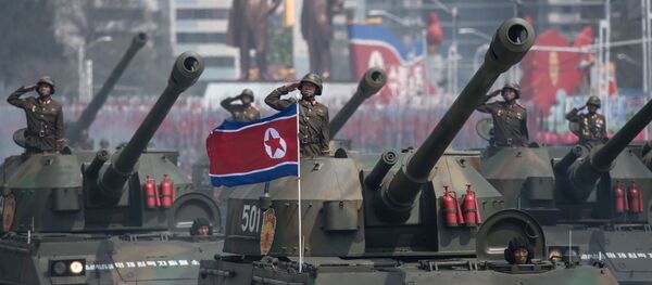 Parada militar comemorativa do 105º aniversário de Kim Il-sung, em 15 de abril de 2017 - Sputnik Brasil