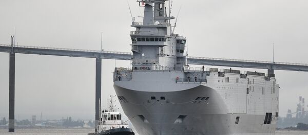 Porta-helicópteros Mistral parte de Saint-Nazaire (França) rumo a Alexandria (Egito), seu porto de origem. - Sputnik Brasil