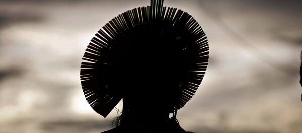 Índio com cocar durante a Semana dos Povos Indígenas no Pará - Sputnik Brasil