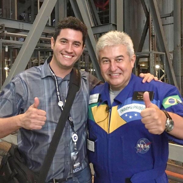 Ivan Paulino Lima e o astronauta Marcos Pontes - Sputnik Brasil