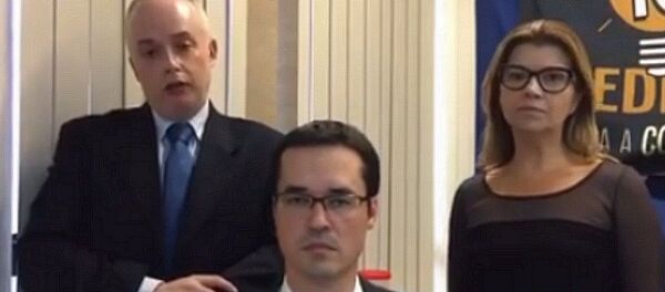 Os procuradores da Lava Jato pedem que a sociedade diga não ao Projeto de Lei de Abuso de Autoridade dos Senadores Renan e Requião - Sputnik Brasil