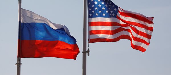 Bandeiras da Rússia e dos EUA - Sputnik Brasil
