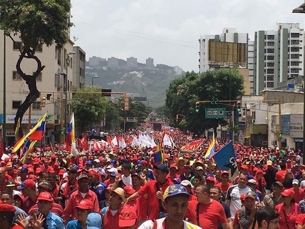 Partidários do presidente Nicolás Maduro, que enfrenta uma das piores crises da história da Venezuela - Sputnik Brasil