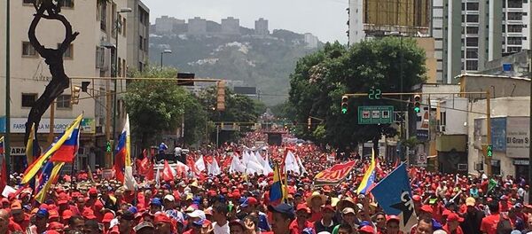 Partidários do presidente Nicolás Maduro, que enfrenta uma das piores crises da história da Venezuela Partidários do presidente Nicolás Maduro, que enfrenta uma das piores crises da história da Venezuela - Sputnik Brasil