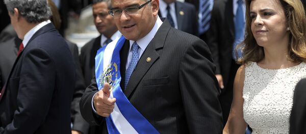 Mauricio Funes e a esposa brasileira Vanda Pignato - Sputnik Brasil