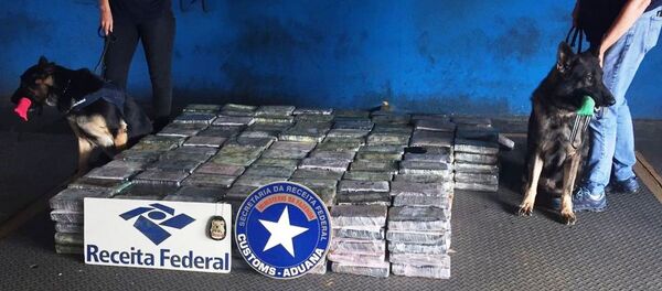 Mais de meia tonelada de cocaína apreendida por equipes da Receita e da Polícia Federal no porto de Santos - Sputnik Brasil