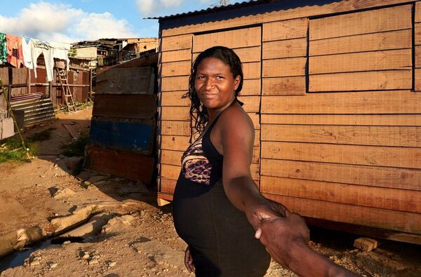 Segundo Ellen Guimarães, cada comunidade traz a demanda e o Teto entra realmente como uma ferramenta de tentar mobiliar os moradores, de trazer eles e transformar a realidade que eles vivem. - Sputnik Brasil