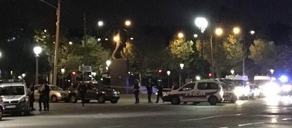 Polícia ocupa o centro de Paris após tiroteio na Champs-Elysées neste 20 de abril de 2017 - Sputnik Brasil