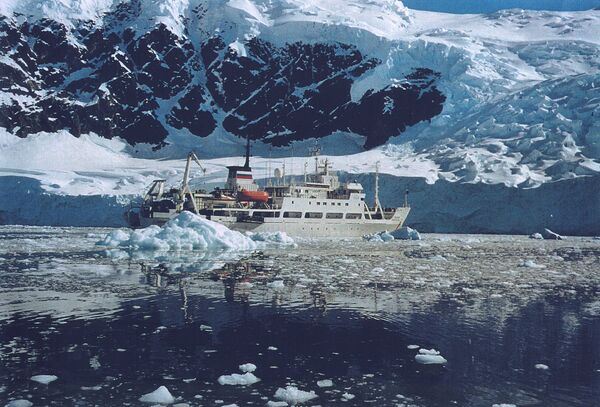 O navio do Instituto de Geoquímica e Química Analítica Vernadsky da Academia de Ciências da Rússia - Sputnik Brasil