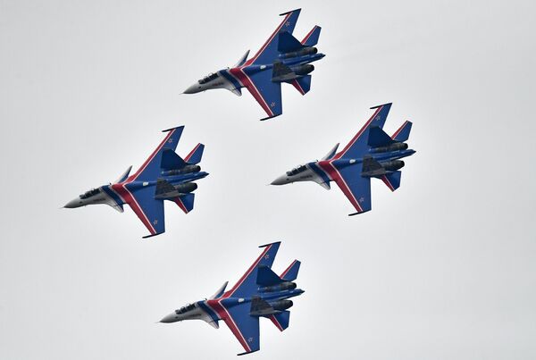 Caças Su-30SM durante ensaios da Parada da Vitória de 2017, 10 de abril de 2017 Caças Su-30SM durante ensaios da Parada da Vitória de 2017, 10 de abril de 2017 - Sputnik Brasil