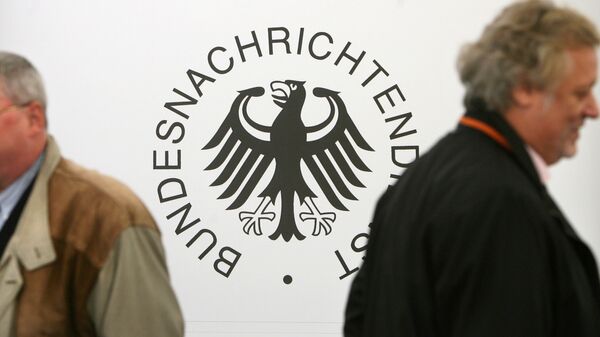 Guests walk past a logo of Germany's intelligence agency the Bundesnachrichtendienst (BND - Federal Intelligence Service) during a ground breaking ceremony for the new national headquarters of the BND in Berlin's Mitte district - Sputnik Brasil