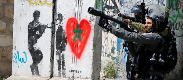 Soldados israelenses durante confrontos com palestinos em Belém - Sputnik Brasil