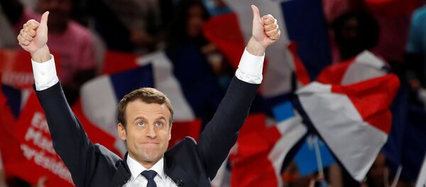 Emmanuel Macron,líder do movimento político En Marche !, ou seja Em Marcha!, e candidato à presidência francesa assista a um evento eleitoral durante sua campanha em Paris, França, abril 17, 2017. - Sputnik Brasil