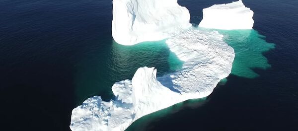 Surpresa da mãe natureza: enorme iceberg impressiona turistas - Sputnik Brasil