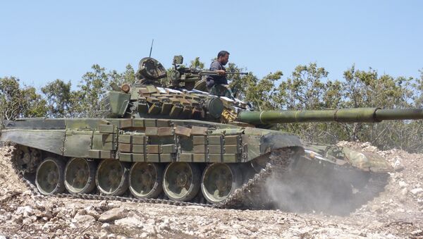 Soldado do exército sírio no tanque - Sputnik Brasil